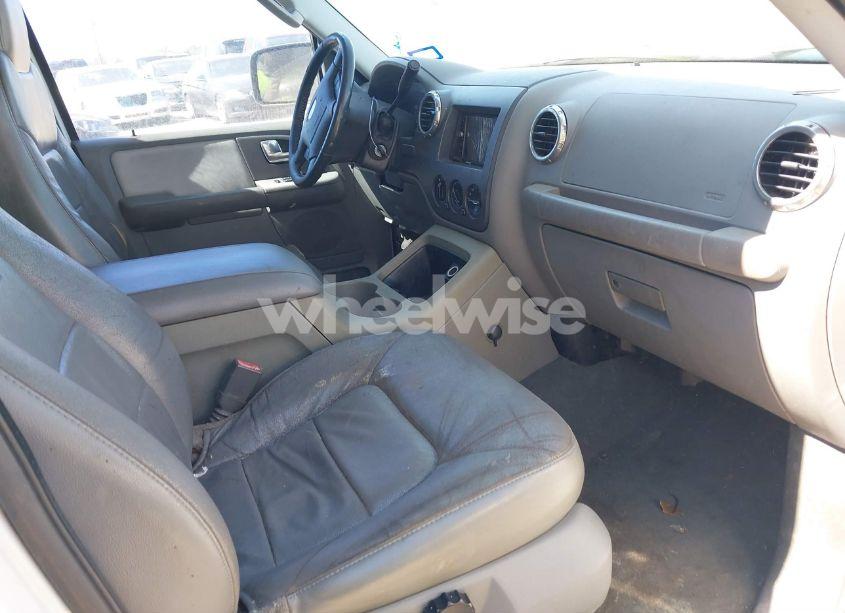 Photo 5 of 2004 Ford Expedition XLT (VIN 1FMRU15W94LA99528)