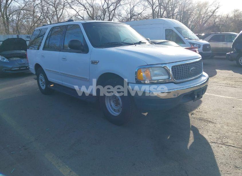 2001 Ford Expedition XLT (VIN 1FMRU15WX1LB08829) main photo