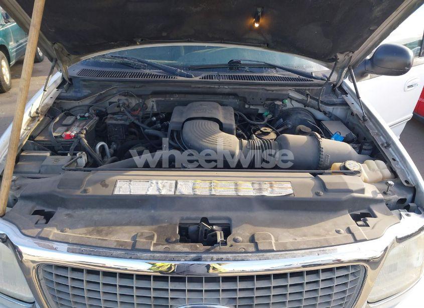 Photo 10 of 2001 Ford Expedition XLT (VIN 1FMRU15WX1LB08829)