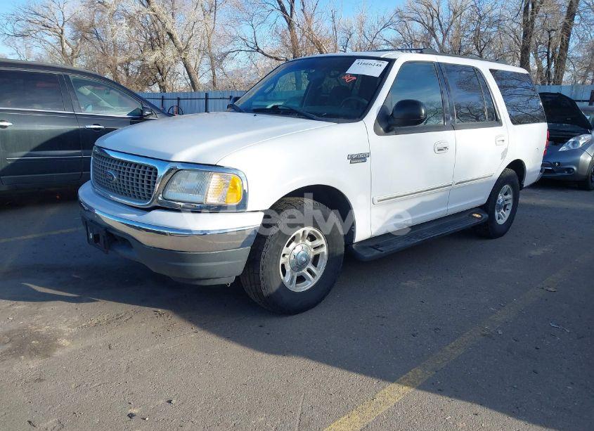 Photo 2 of 2001 Ford Expedition XLT (VIN 1FMRU15WX1LB08829)