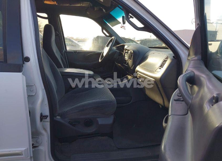 Photo 5 of 2001 Ford Expedition XLT (VIN 1FMRU15WX1LB08829)