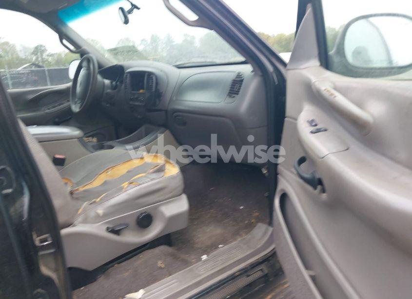 Photo 5 of 2001 Ford Expedition XLT (VIN 1FMRU15WX1LB40230)