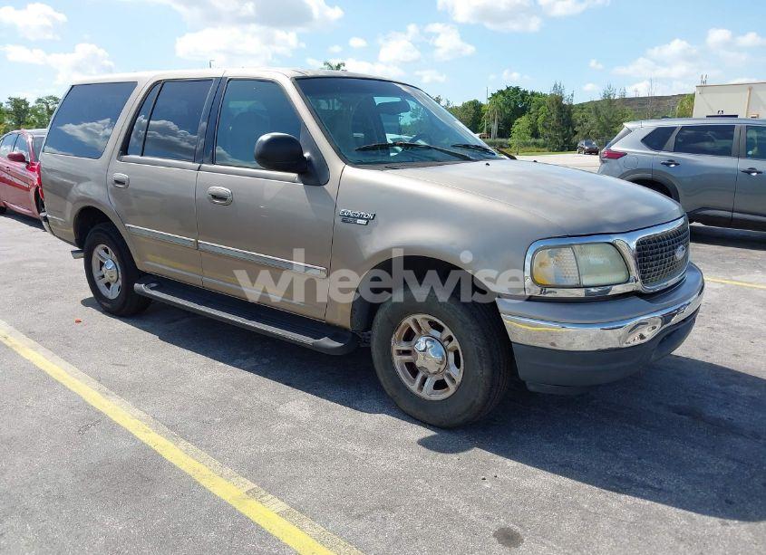 2002 Ford Expedition XLT (VIN 1FMRU15WX2LA22230) main photo
