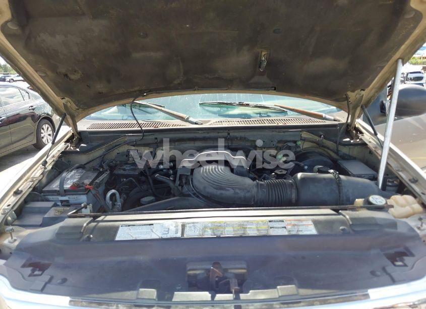 Photo 10 of 2002 Ford Expedition XLT (VIN 1FMRU15WX2LA22230)