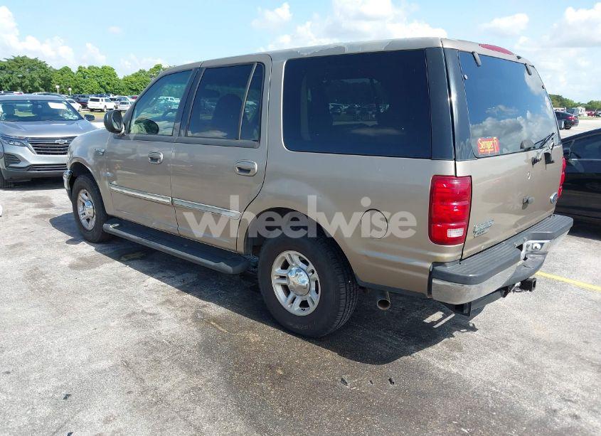Photo 3 of 2002 Ford Expedition XLT (VIN 1FMRU15WX2LA22230)