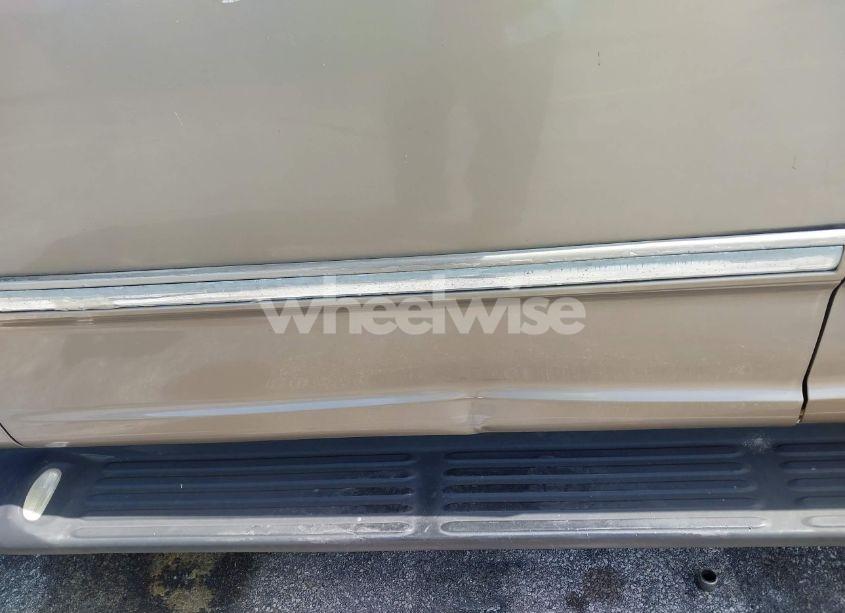 Photo 6 of 2002 Ford Expedition XLT (VIN 1FMRU15WX2LA22230)