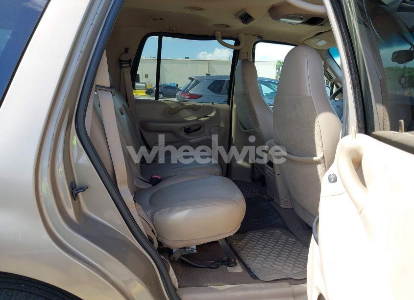 Photo 8 of 2002 Ford Expedition XLT (VIN 1FMRU15WX2LA22230)