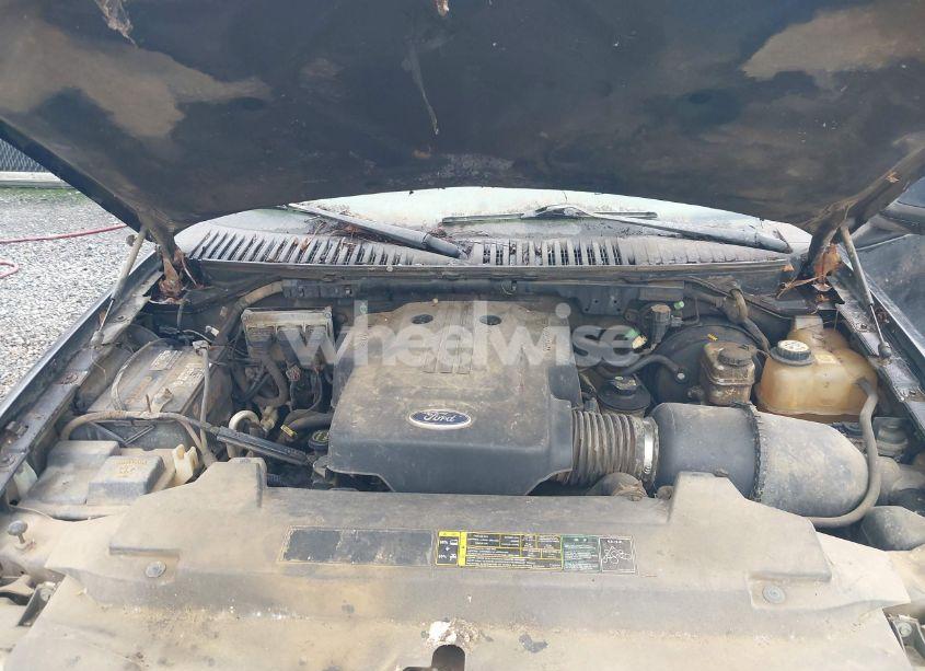 Photo 10 of 2004 Ford Expedition XLT (VIN 1FMRU15WX4LA40097)