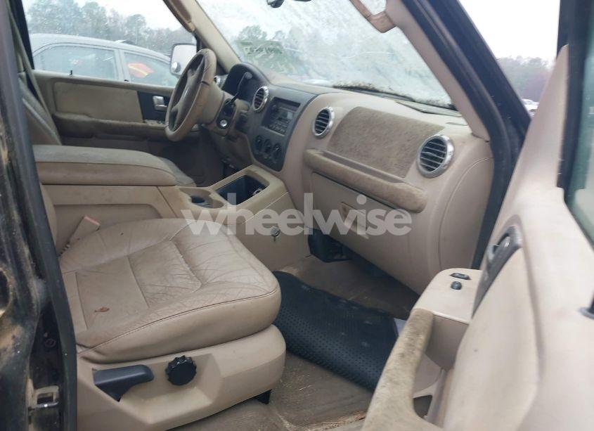 Photo 5 of 2004 Ford Expedition XLT (VIN 1FMRU15WX4LA40097)