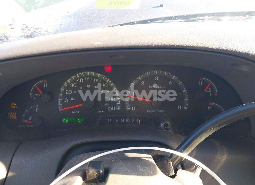 Photo 7 of 2000 Ford Expedition XLT (VIN 1FMRU1664YLB83051)