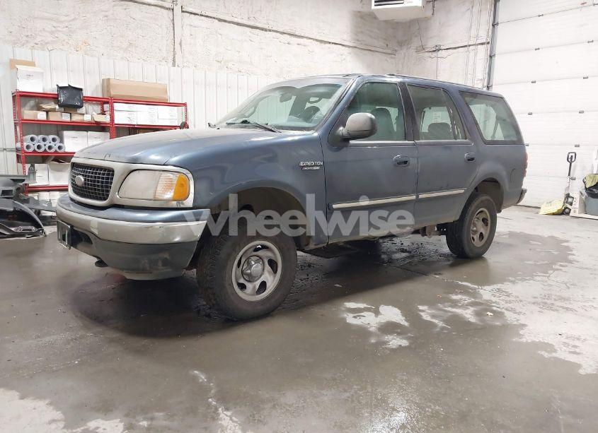 Photo 2 of 2000 Ford Expedition XLT (VIN 1FMRU1668YLB76006)