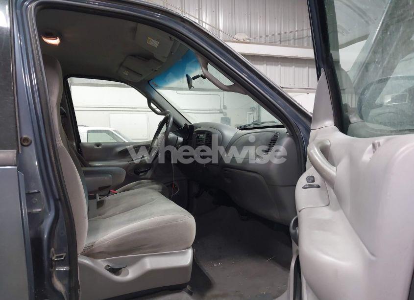 Photo 5 of 2000 Ford Expedition XLT (VIN 1FMRU1668YLB76006)