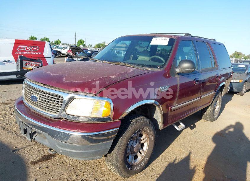 Photo 2 of 2000 Ford Expedition XLT (VIN 1FMRU166XYLB12033)