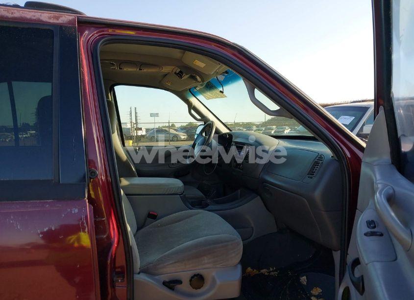 Photo 5 of 2000 Ford Expedition XLT (VIN 1FMRU166XYLB12033)