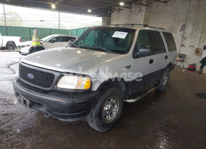 Photo 2 of 2000 Ford Expedition XLT (VIN 1FMRU166XYLB73706)