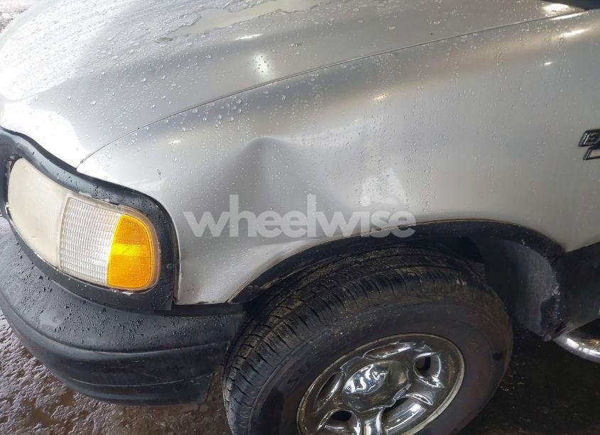 Photo 6 of 2000 Ford Expedition XLT (VIN 1FMRU166XYLB73706)