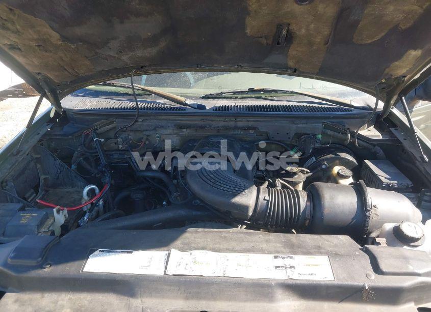 Photo 10 of 2001 Ford Expedition XLT (VIN 1FMRU16W91LA79385)