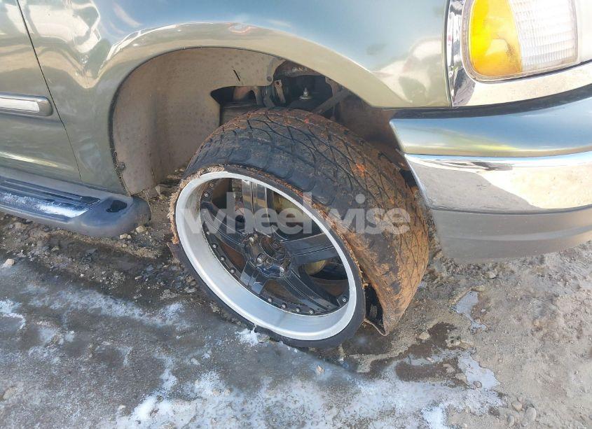 Photo 13 of 2001 Ford Expedition XLT (VIN 1FMRU16W91LA79385)