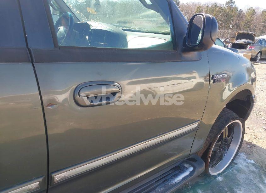 Photo 6 of 2001 Ford Expedition XLT (VIN 1FMRU16W91LA79385)