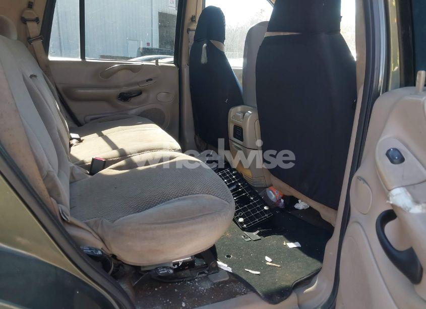 Photo 8 of 2001 Ford Expedition XLT (VIN 1FMRU16W91LA79385)