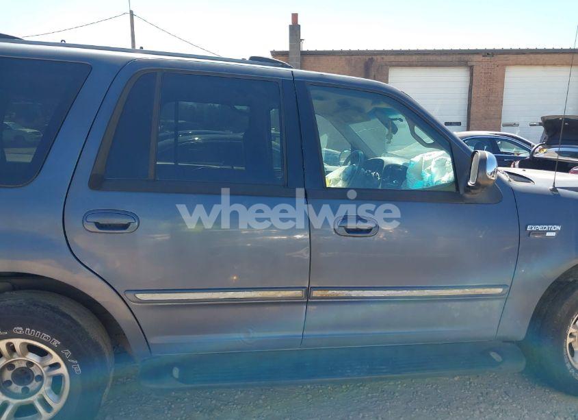 Photo 12 of 1999 Ford Expedition EDDIE BAUER/XLT (VIN 1FMRU1762XLB27932)