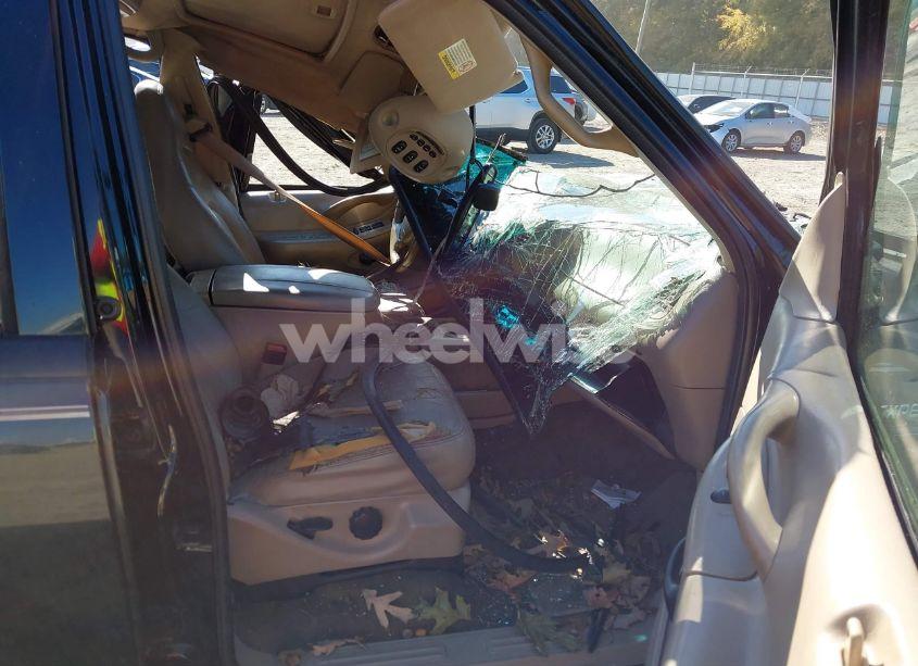 Photo 5 of 2002 Ford Expedition EDDIE BAUER (VIN 1FMRU17L32LA23948)