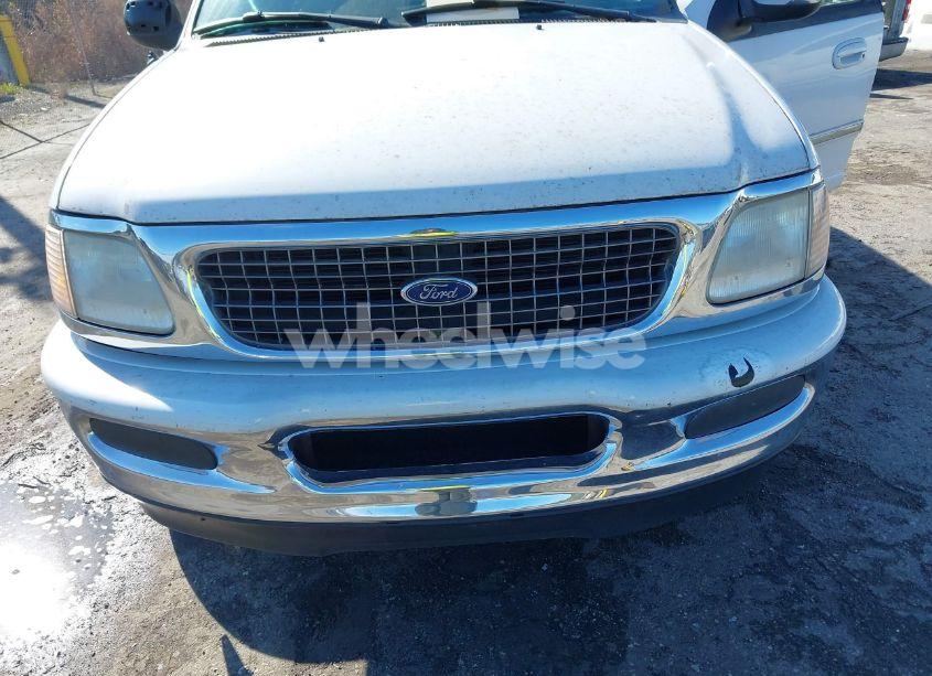 Photo 6 of 1998 Ford Expedition EDDIE BAUER/XLT (VIN 1FMRU17L5WLB25337)