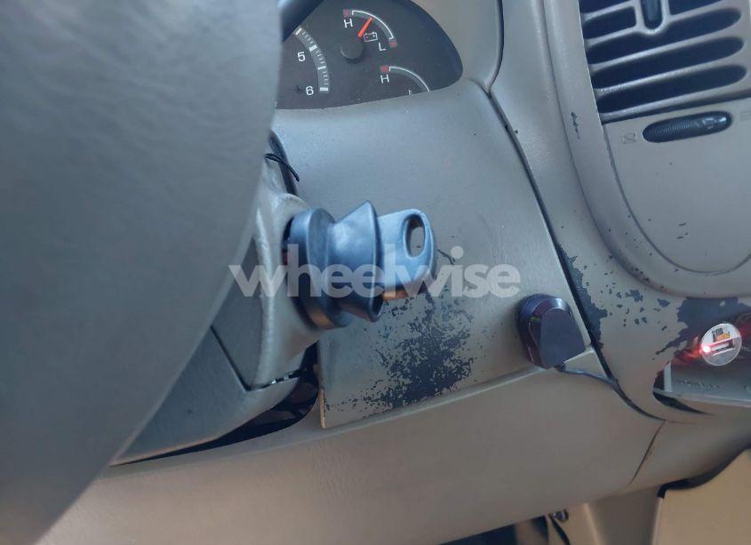 Photo 11 of 2001 Ford Expedition EDDIE BAUER (VIN 1FMRU17W31LA78084)