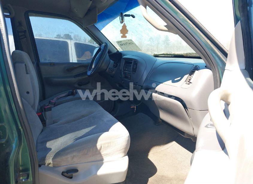 Photo 5 of 1999 Ford Expedition XLT (VIN 1FMRU1860XLB00985)