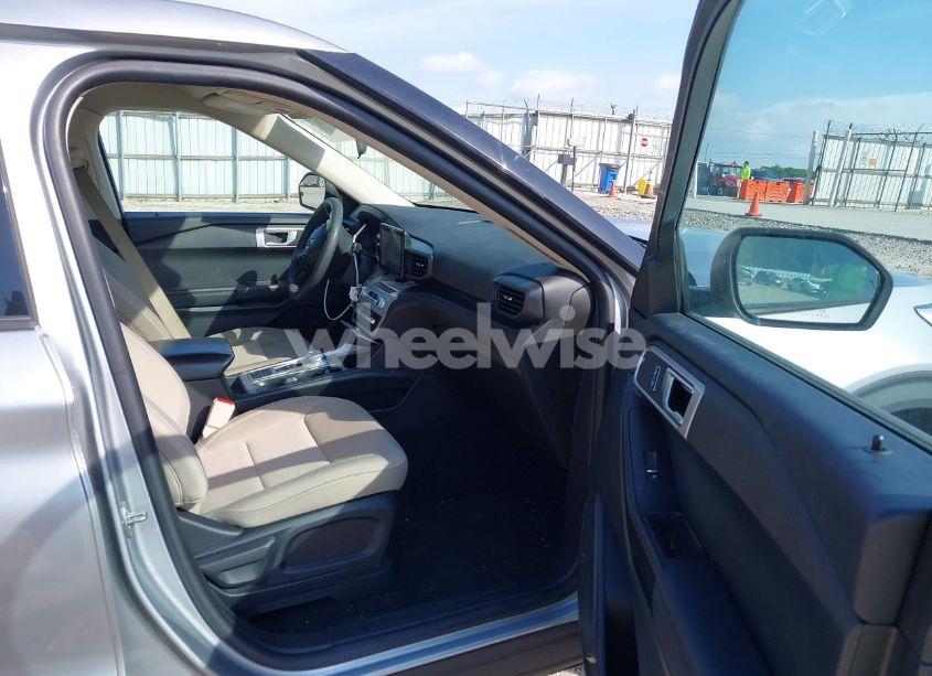 Photo 5 of 2023 Ford Explorer (VIN 1FMSK7BH2PGA34761)