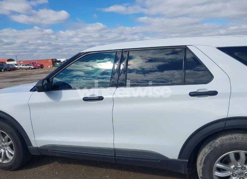 Photo 15 of 2021 Ford Explorer (VIN 1FMSK7BH4MGA30111)