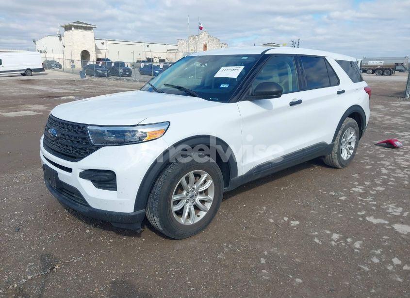 Photo 2 of 2021 Ford Explorer (VIN 1FMSK7BH4MGA30111)