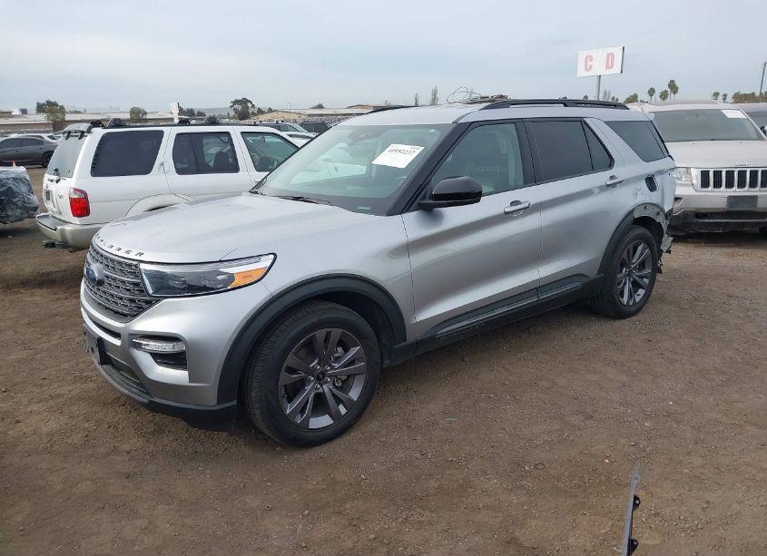 Photo 2 of 2022 Ford Explorer XLT (VIN 1FMSK7DH1NGA18223)