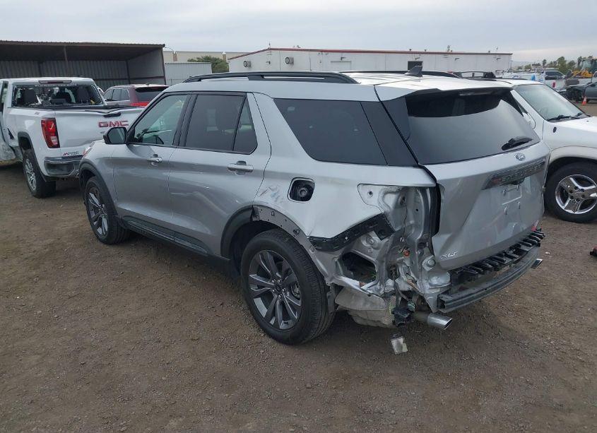 Photo 3 of 2022 Ford Explorer XLT (VIN 1FMSK7DH1NGA18223)