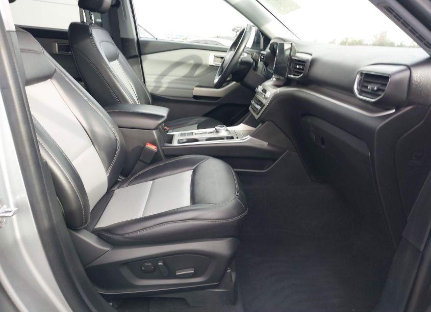 Photo 5 of 2022 Ford Explorer XLT (VIN 1FMSK7DH1NGA18223)