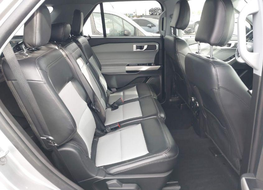Photo 8 of 2022 Ford Explorer XLT (VIN 1FMSK7DH1NGA18223)