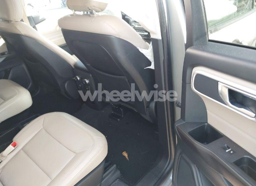 Photo 8 of 2020 Ford Explorer XLT (VIN 1FMSK7DH2LGB01754)