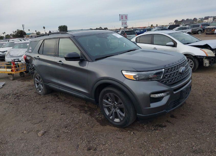 2022 Ford Explorer XLT (VIN 1FMSK7DH2NGA74106) main photo