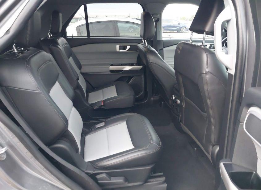 Photo 8 of 2022 Ford Explorer XLT (VIN 1FMSK7DH2NGA74106)