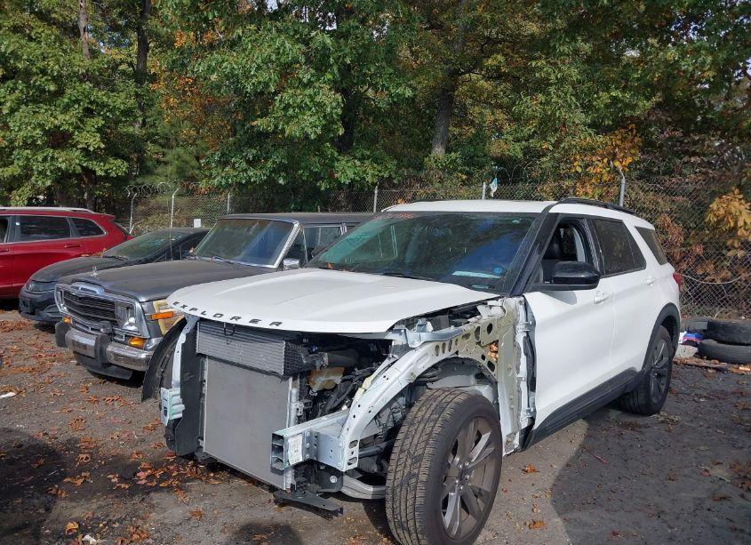 Photo 2 of 2022 Ford Explorer XLT (VIN 1FMSK7DH2NGC50281)