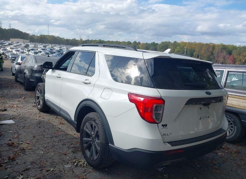 Photo 3 of 2022 Ford Explorer XLT (VIN 1FMSK7DH2NGC50281)