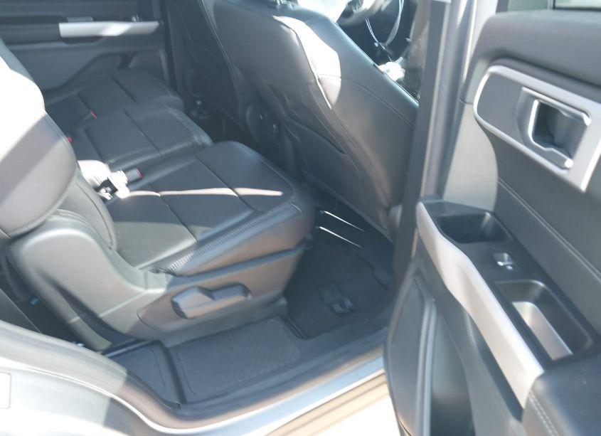 Photo 8 of 2023 Ford Explorer XLT (VIN 1FMSK7DH2PGB17958)