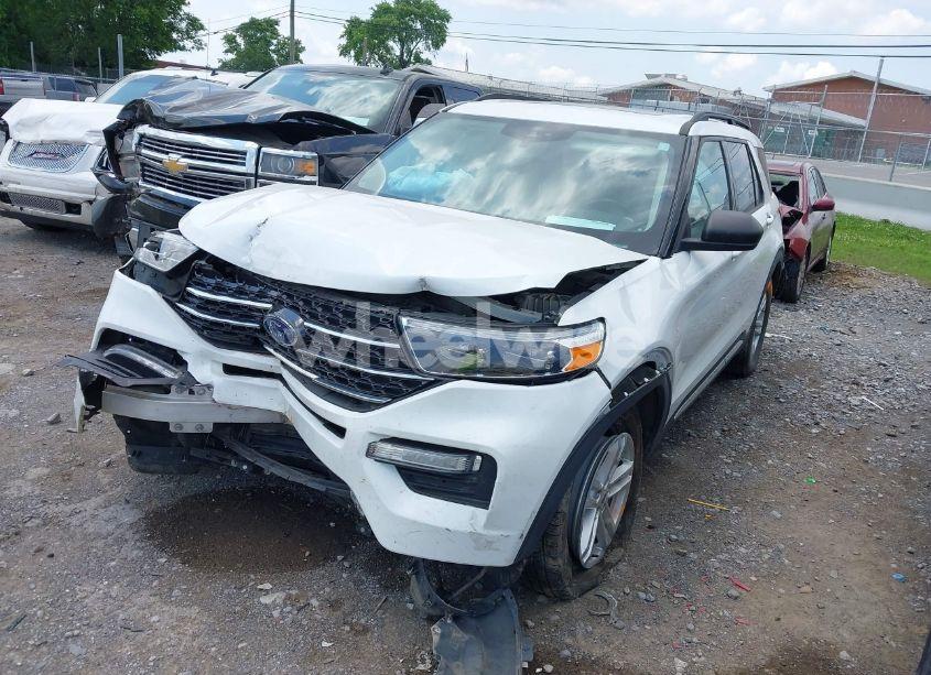Photo 2 of 2021 Ford Explorer XLT (VIN 1FMSK7DH3MGA00031)