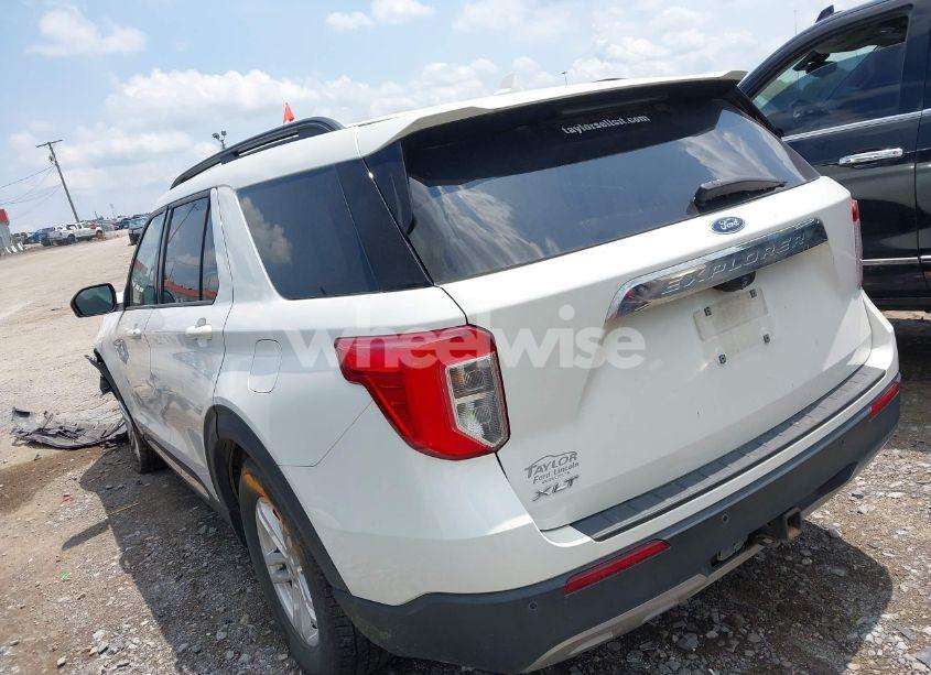Photo 3 of 2021 Ford Explorer XLT (VIN 1FMSK7DH3MGA00031)