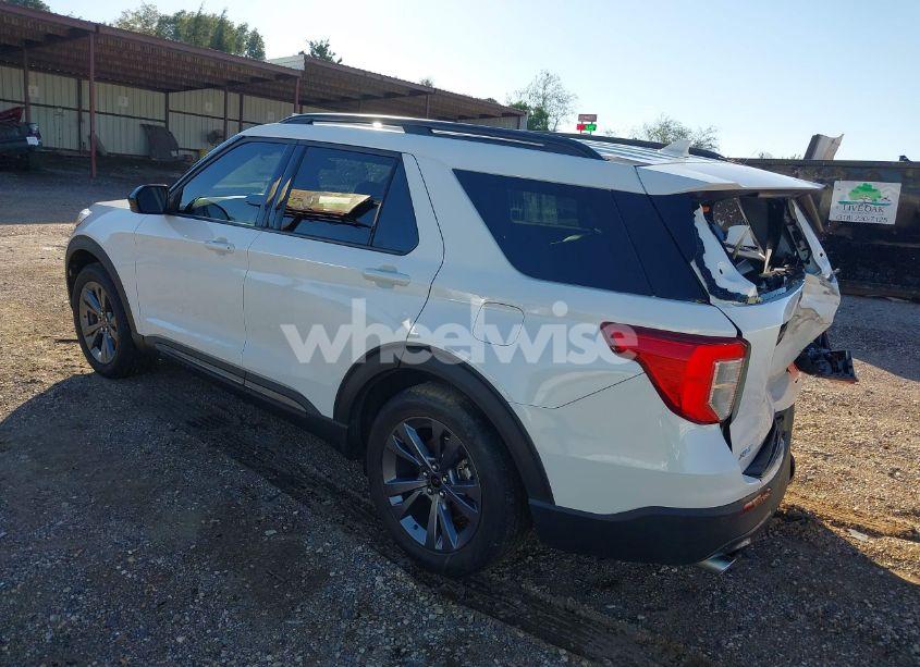 Photo 3 of 2022 Ford Explorer XLT (VIN 1FMSK7DH3NGA09295)
