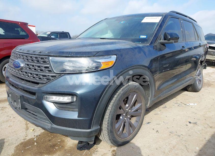 Photo 2 of 2022 Ford Explorer XLT (VIN 1FMSK7DH3NGA14352)