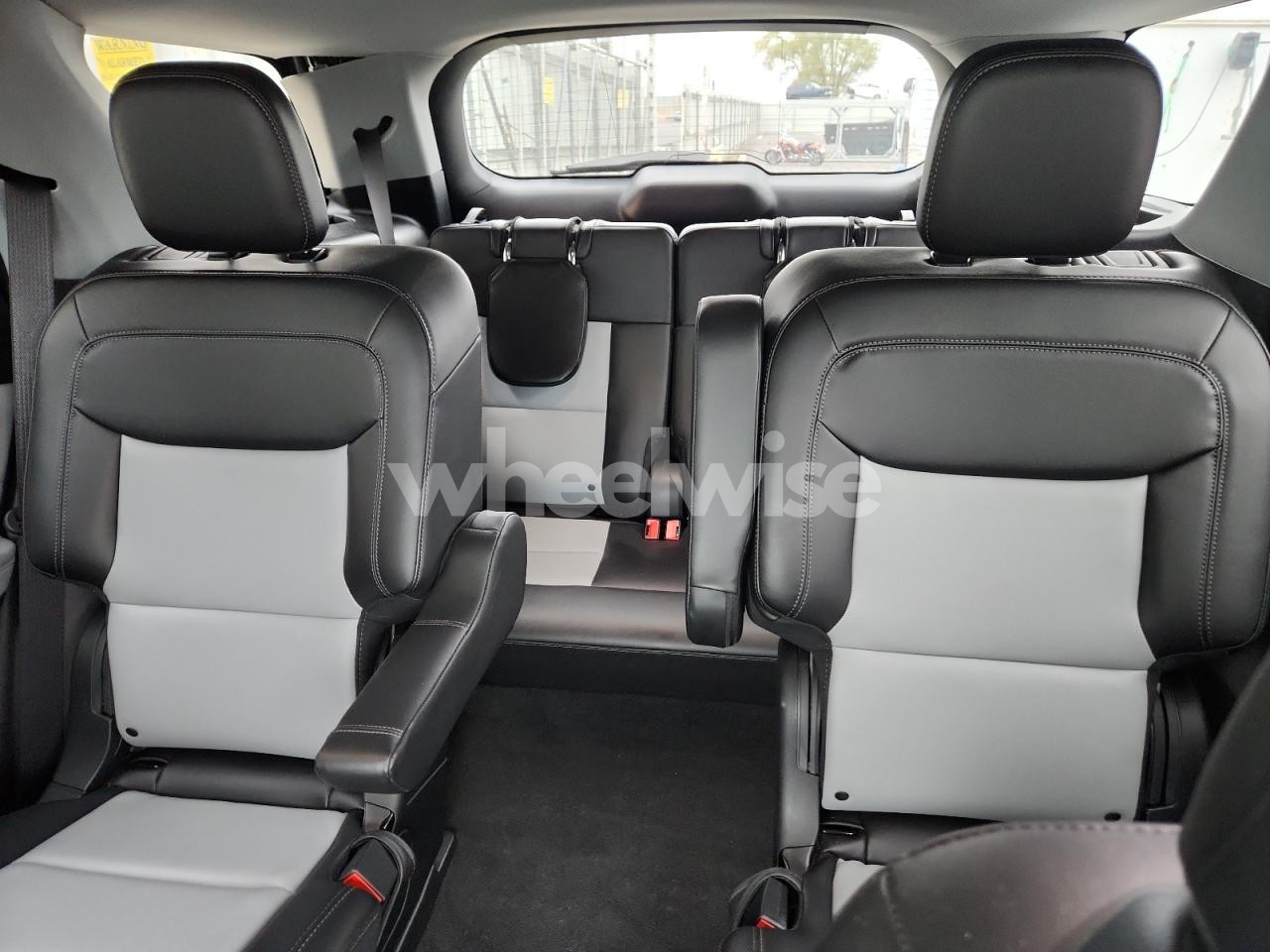 Photo 10 of 2023 FORD EXPLORER XLT (VIN 1FMSK7DH3PGB07858)