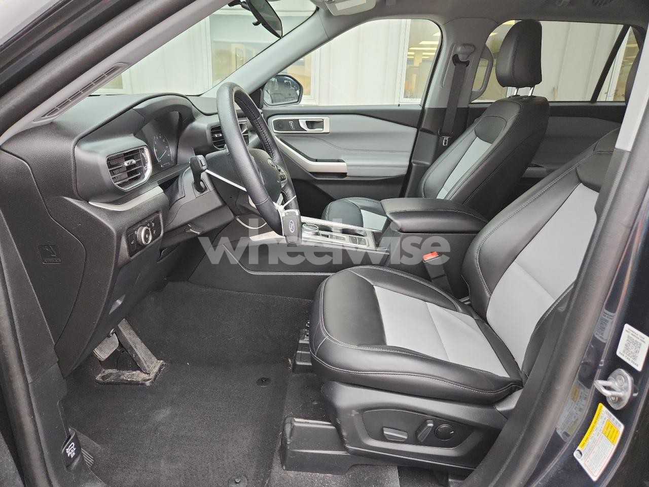 Photo 7 of 2023 FORD EXPLORER XLT (VIN 1FMSK7DH3PGB07858)