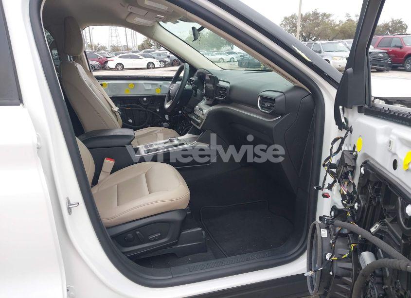 Photo 5 of 2024 Ford Explorer XLT (VIN 1FMSK7DH3RGA54257)