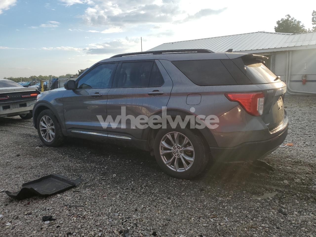 Photo 2 of 2021 FORD EXPLORER XLT (VIN 1FMSK7DH4MGB20064)